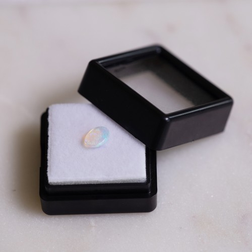 Australian oval opal 7.2x5.1 mm - 0.45 cts