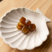 Irregular cube bead 15x13 mm in transparent resin - Marbled Caramel x1