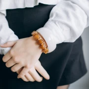 Irregular cube bead 15x13 mm in opaque resin - Ivory x1