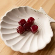Irregular cube bead 15x13 mm in translucent resin - Marbled Burgundy x1