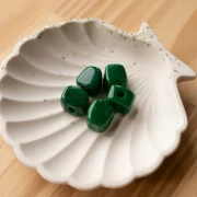 Irregular cube bead 15x13 mm in opaque resin - Fir green marbled x1