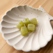 Irregular cube bead 15x13 mm in opaque resin - Marbled Lime mat x1