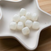 Irregular cube beads 16x17 mm - Translucent acrylic - White marbled x10