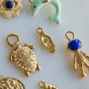 23x14mm turtle pendant with imitation mother-of-pearl cabochons - 304 Gold-plated stainless steel x1