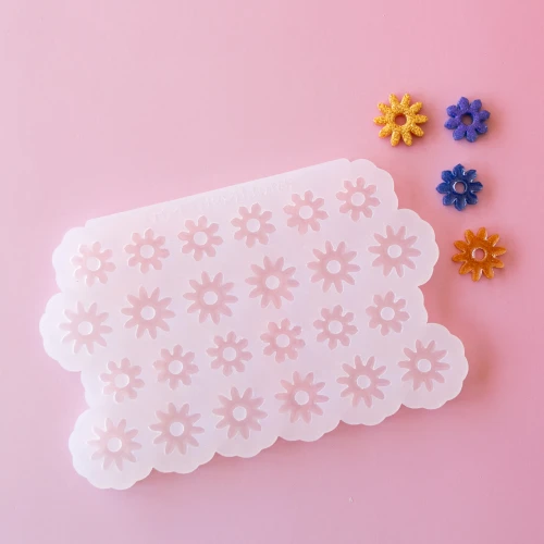 Géa Creations silicone mould for 15 mm to 17 mm flower pendants
