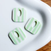 21 mm square acetate pendant - Light green stripes - Ecru x1