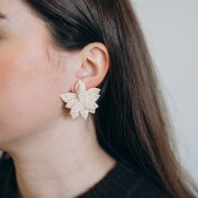 42 mm bead-embroidered flower earrings - Beige x2