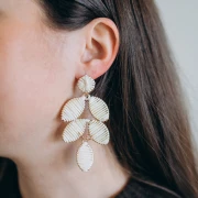 Round 14.5 mm raffia studs - Burgundy - Gold x2