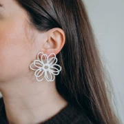 Thread flower earrings - 3D volume - 50x45 mm in raffia - Ecru x2