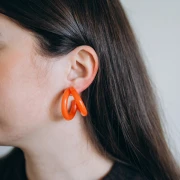 Double-wired 35.5 mm resin hoop earrings - Terracotta x2