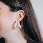 Double hoop earrings 35.5 mm resin - Ecru x2