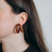 Double-threaded 35.5 mm resin hoop earrings - Brown x2