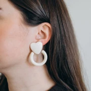 Resin heart and hoop earrings 49x35 mm - Ecru x2