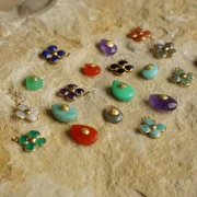 16 mm gemstone flower pendant - Gilded with fine gold - Blue Chalcedony x1