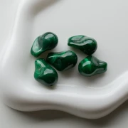 21x15 mm irregular beads in opaque resin - Dark green marbled x10