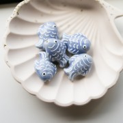 Ceramic fish bead 27x20 mm - Blue jean - White x1