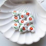 Ceramic heart bead 15 mm - flower motif - White - Red x1