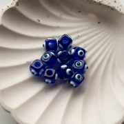 Resin cube bead 8 mm - raised eye motif - Navy blue - White - Blue x1