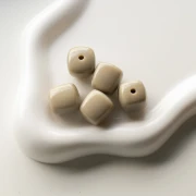 Beads irregular cubes 16x17 mm - second choice - Acrylic opaque - Grège x10