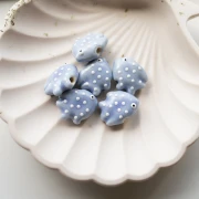 Ceramic fish bead 20x16 mm - Ice blue - White x1