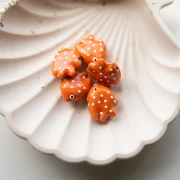 Ceramic fish bead 20x16 mm - Orange - White x1