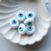 Oval irregular 21x17 mm glass bead - eye pattern - White - Sky Blue x1
