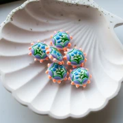 Flattened round 20 mm glass bead - flower motif - Violet - Fluorescent orange - Blue x1