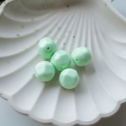 14 mm round irregular faceted beads in opaque resin - Pastel green x1