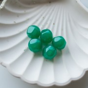 14 mm irregular round faceted bead, clear resin - Jade x1