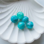 14 mm irregular faceted round bead, translucent resin - Marbled turquoise
