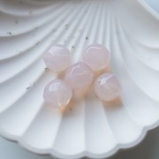 14 mm irregular round faceted beads in transparent resin - Pale pink