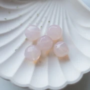 14 mm irregular round faceted beads in transparent resin - Pale pink