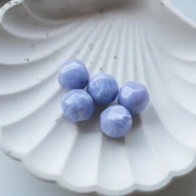 14 mm irregular round faceted beads in opaque resin - Marbled glacier grey