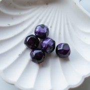 14 mm irregular faceted round bead, translucent resin - Marbled eggplant