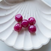 14 mm irregular round faceted beads in translucent resin - Fuchsia x1
