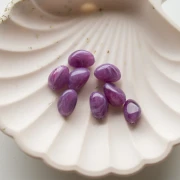 Irregular nugget beads 13.5x9 mm in opaque resin - Violet marbled x8