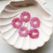 21 mm resin doughnut pendant - Raspberry marbled x1