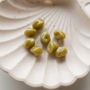 Irregular nugget beads 13x9 mm in opaque resin - Olive green x8