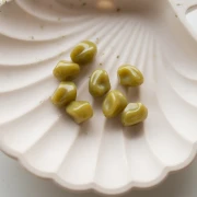 Irregular nugget beads 13x9 mm in opaque resin - Olive green x8