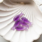 Fish pendant 27x9 mm in resin - Translucent violet x1