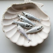 Fish pendant 48x11.5 mm in resin - Silver x1