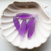 Fish pendant 48x11.5 mm in resin - Translucent violet x1