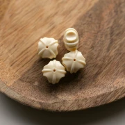 16 mm rondelle beads in opaque resin - Ivory x4