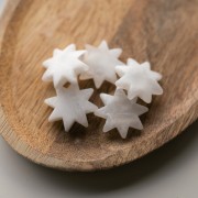 28 mm opaque resin sunbead - White marbled matte effect x1