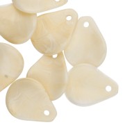 Cream - Curved flower petals 14x10.5 mm in resin - Cream marbled x8 Curved flower petals 14x10.5 mm in resin - Cream marbled x8