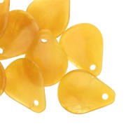 Yellow - Curved flower petals 14x10.5 mm in resin - Honey yellow marbled x8 Curved flower petals 14x10.5 mm in resin - Honey yellow marbled x8