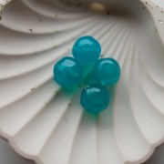 15 mm irregular round beads made of translucent resin - Caribbean Blue (4 pieces)