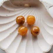 15 mm irregular round beads made of translucent resin - Marbled apricot x4