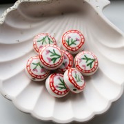 19 mm round flattened ceramic bead - flowers - White - Pink x1
