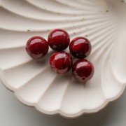 15.5 mm round beads in opaque acrylic - Burgundy marbled x5